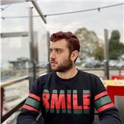 Laureato in lingue impartisce ripetizioni in inglese, spagnolo e tedesco